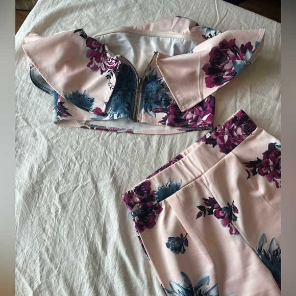 Cropped top and mid rise pant set by Solaris - Picture 10 of 11